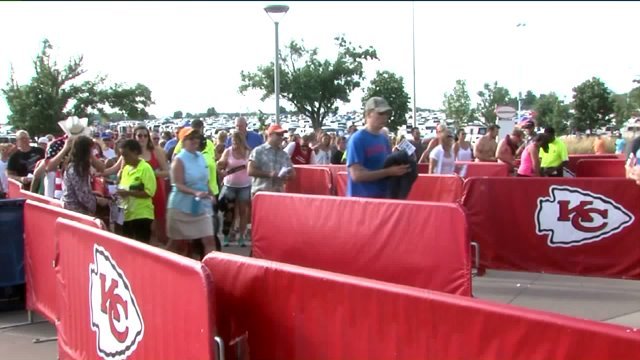 New transportation option to and from Arrowhead Stadium debuts for Kenny Chesney concert.